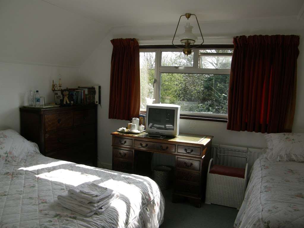 Lolas Bed & Breakfast | 3 Mosslea Rd, Orpington BR6 8HP, UK | Phone: 01689 603072