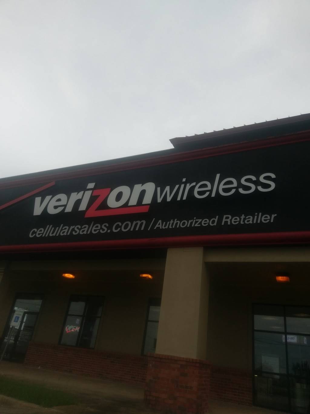 Verizon Authorized Retailer – Cellular Sales | 3621 La Hwy 1 S, Port Allen, LA 70767, USA | Phone: (225) 246-7103