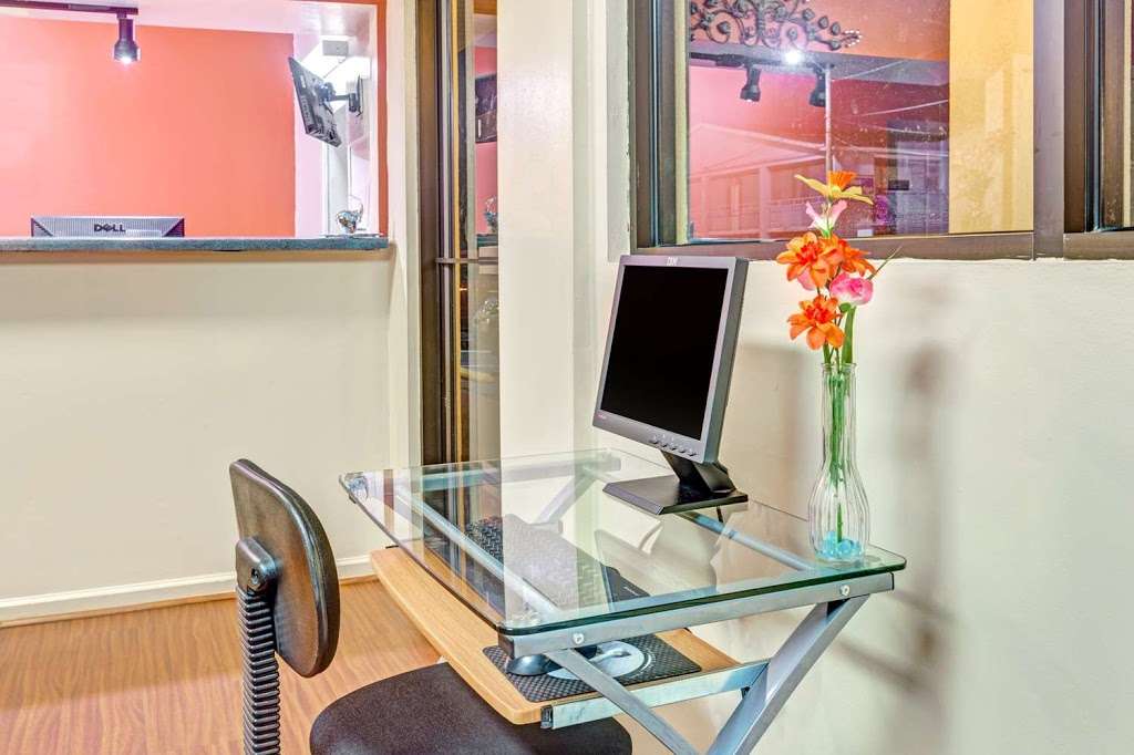 Super 8 by Wyndham Gastonia | 502 Cox Rd, Gastonia, NC 28054, USA | Phone: (704) 964-6090