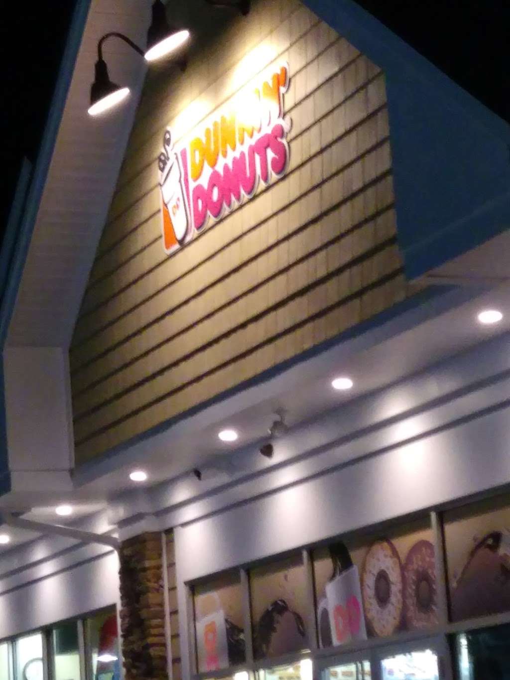 Dunkin | 242 Dedham St, Norfolk, MA 02056, USA | Phone: (508) 384-9080