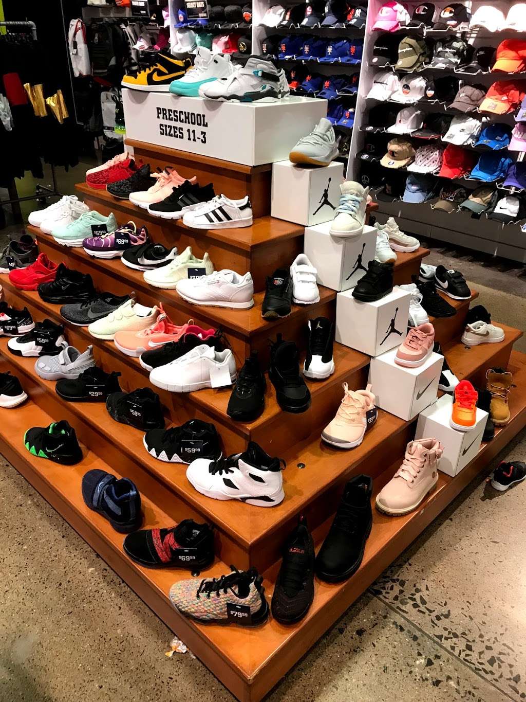 Champs Sports | 1400 Willowbrook Blvd, Wayne, NJ 07470 | Phone: (973) 785-3870