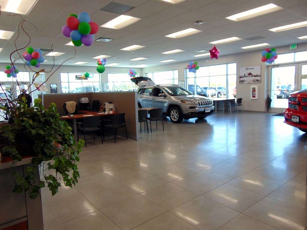 Lynch Chrysler Dodge Jeep Ram | 282 East Wolf Run, Mukwonago, WI 53149, USA | Phone: (262) 642-4700