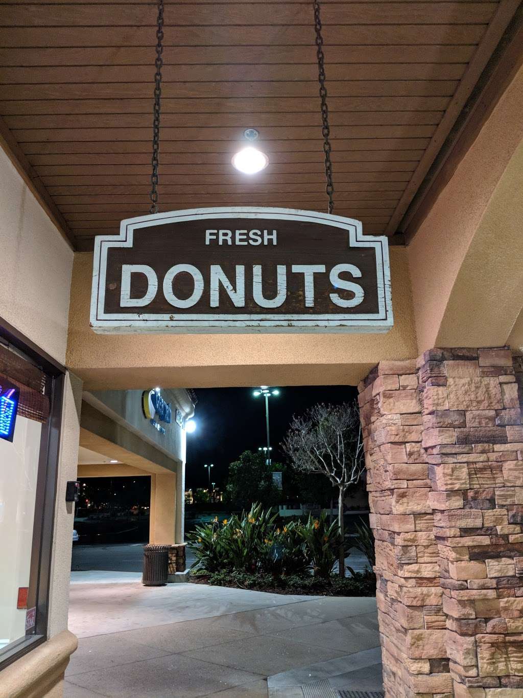 Fresh Donuts | 12625 Frederick St # I3, Moreno Valley, CA 92553, USA | Phone: (951) 656-5080