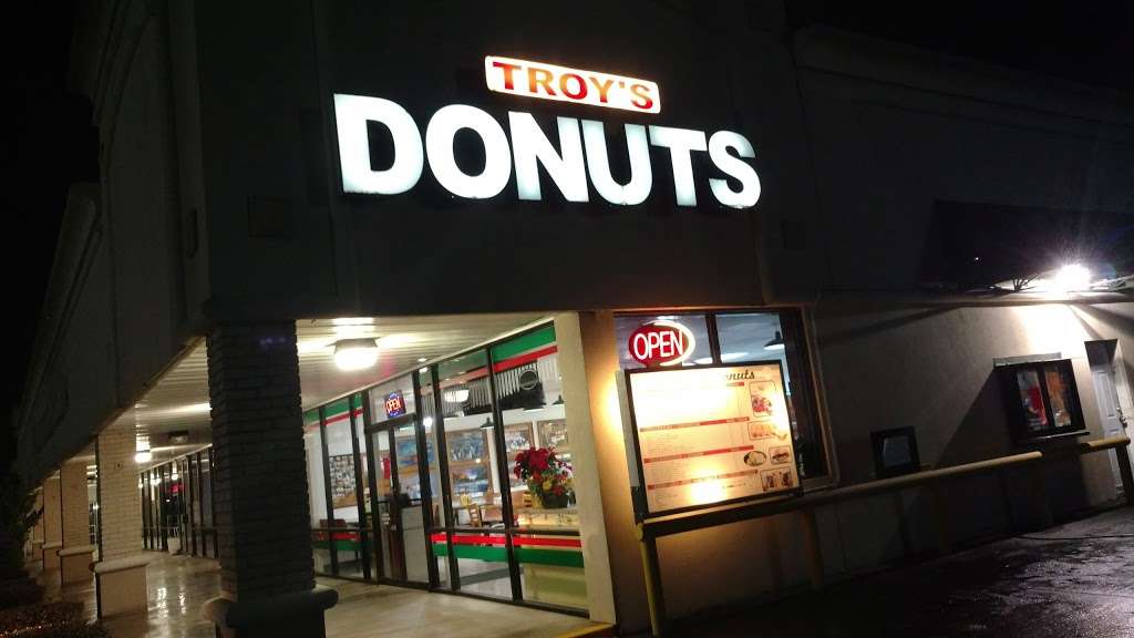 Troys Donuts | 19380 TX-105, Montgomery, TX 77356, USA | Phone: (936) 582-1175