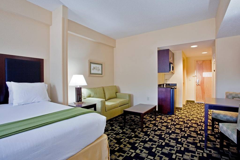 Holiday Inn Express & Suites Raleigh SW NC State | 3741 Thistledown Dr, Raleigh, NC 27606, USA | Phone: (919) 854-0001