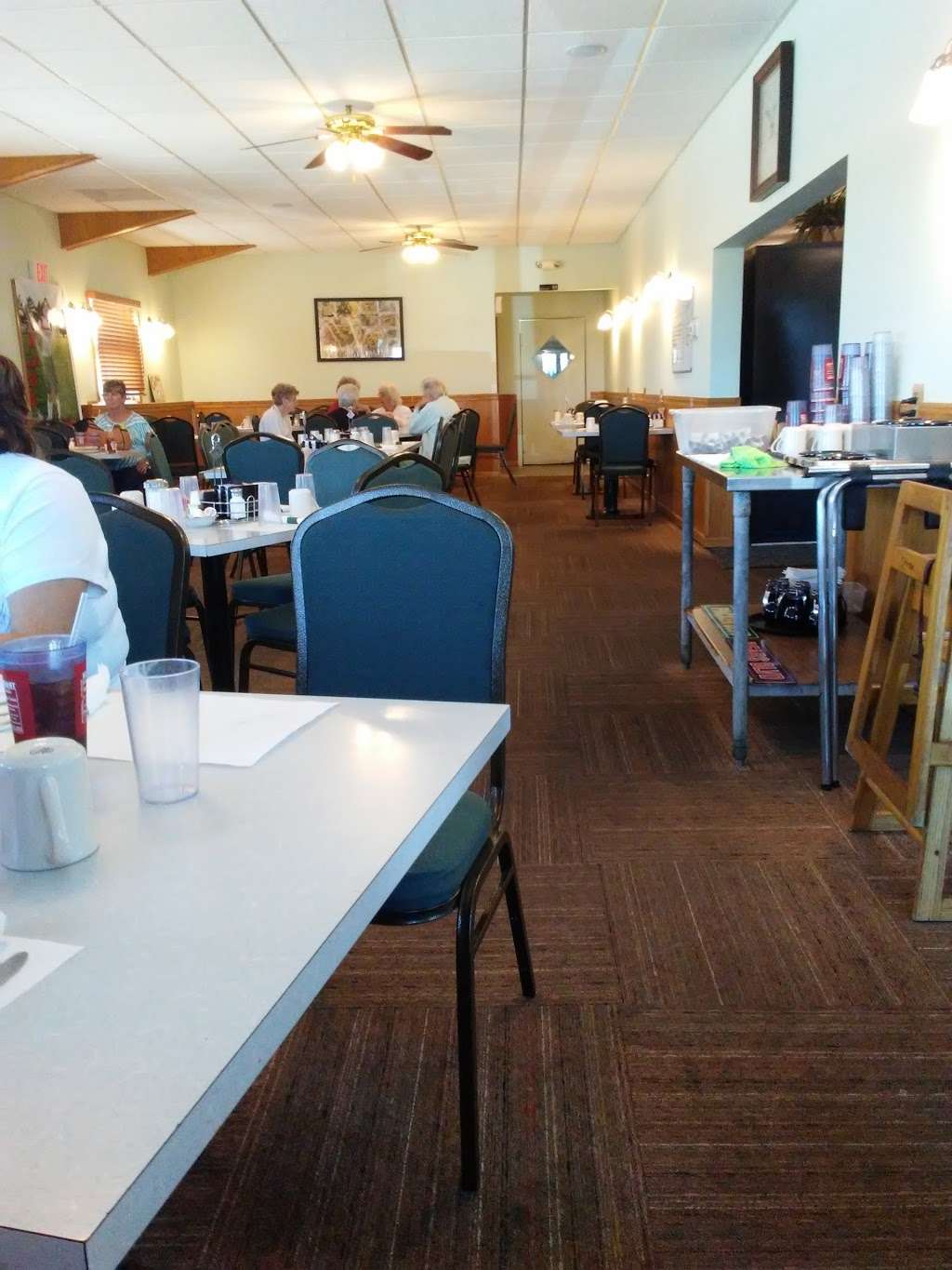 Good Table Family Restaurant | 402 W Seymour St, Kentland, IN 47951, USA | Phone: (219) 474-3245