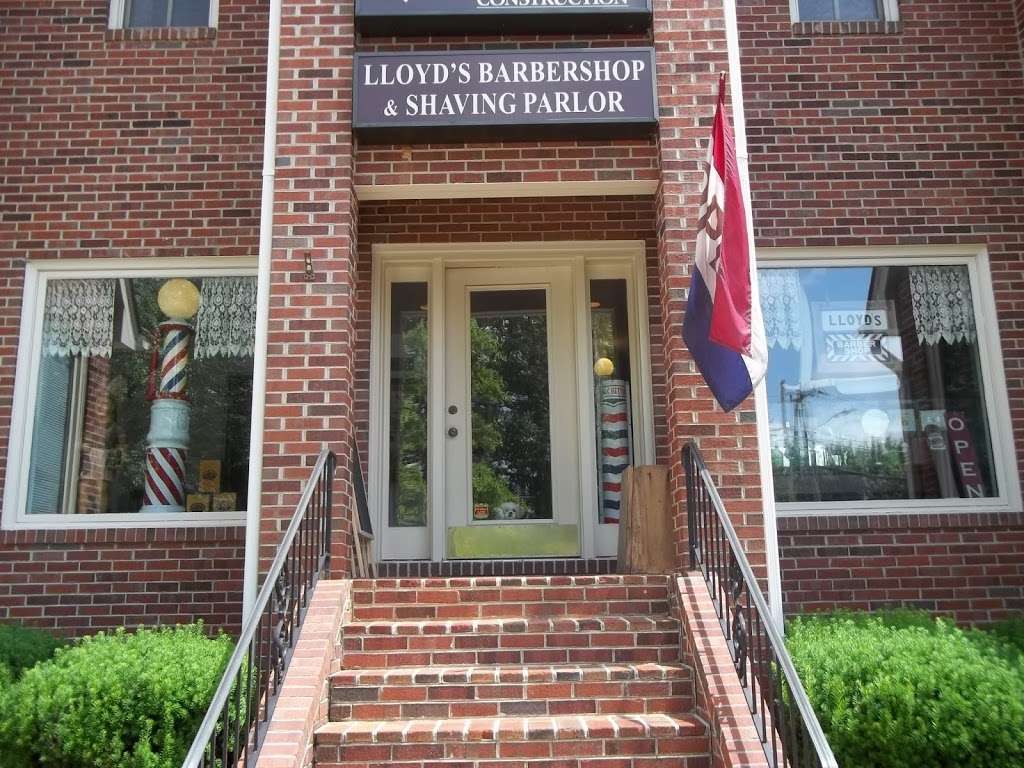 Lloyds Barbershop & Shaving Parlor | 10132 Colvin Run Rd, Great Falls, VA 22066, USA | Phone: (703) 438-7700