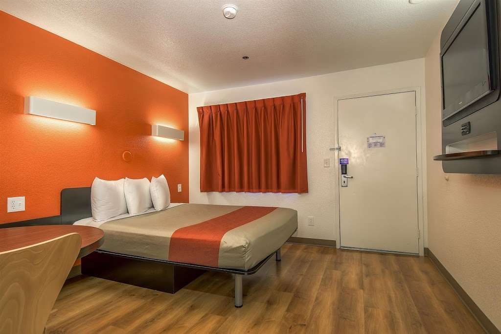 Motel 6 Carlsbad Beach | 750 Raintree Dr, Carlsbad, CA 92011, USA | Phone: (760) 431-0745