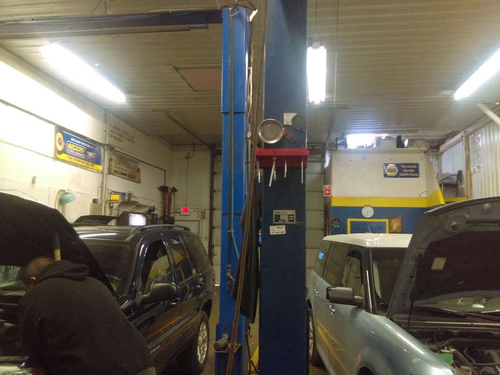Alvarez Tires & Auto Repair | 14410 Washington St, Woodstock, IL 60098, USA | Phone: (815) 334-0445