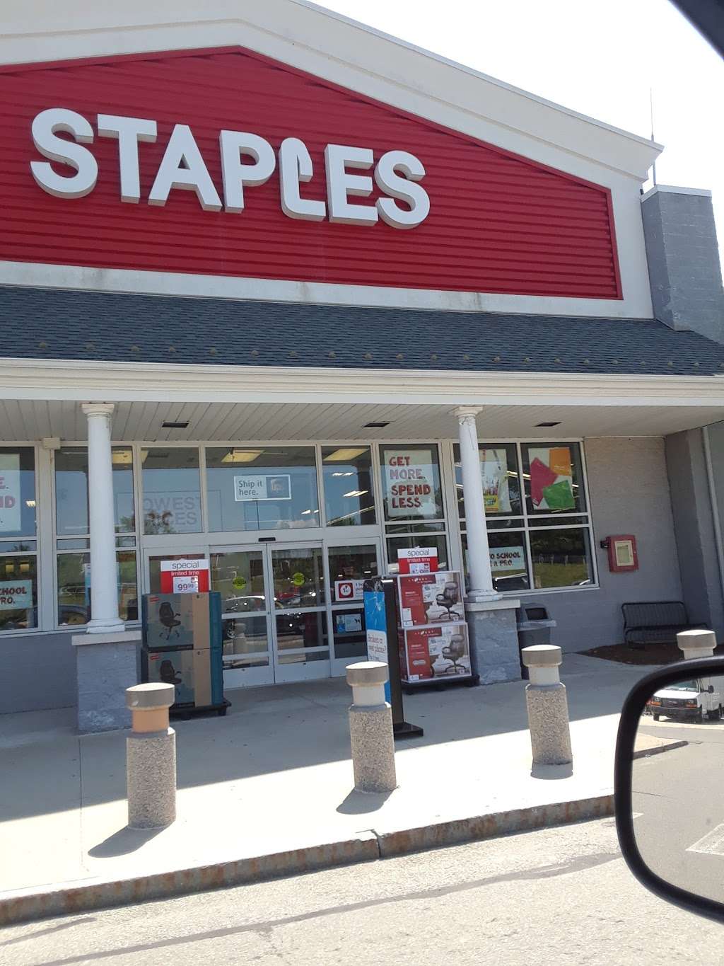 Staples | 41 Nashua Rd, Londonderry, NH 03053, USA | Phone: (603) 434-8990