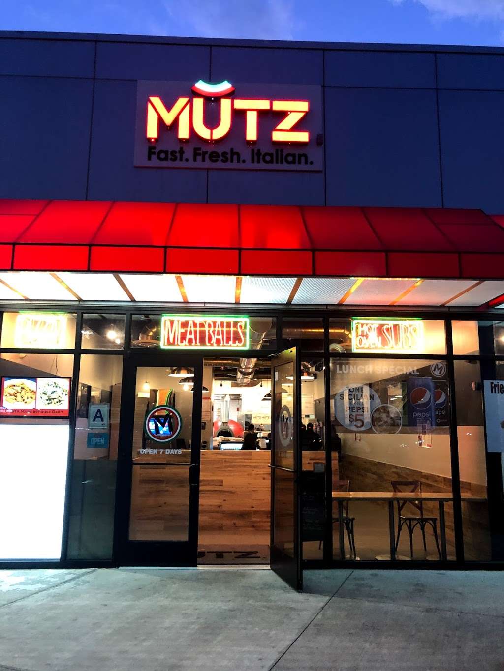 MUTZ Fast. Fresh. Italian. | 815 Hutchinson River Pkwy, The Bronx, NY 10465, USA | Phone: (917) 708-9006