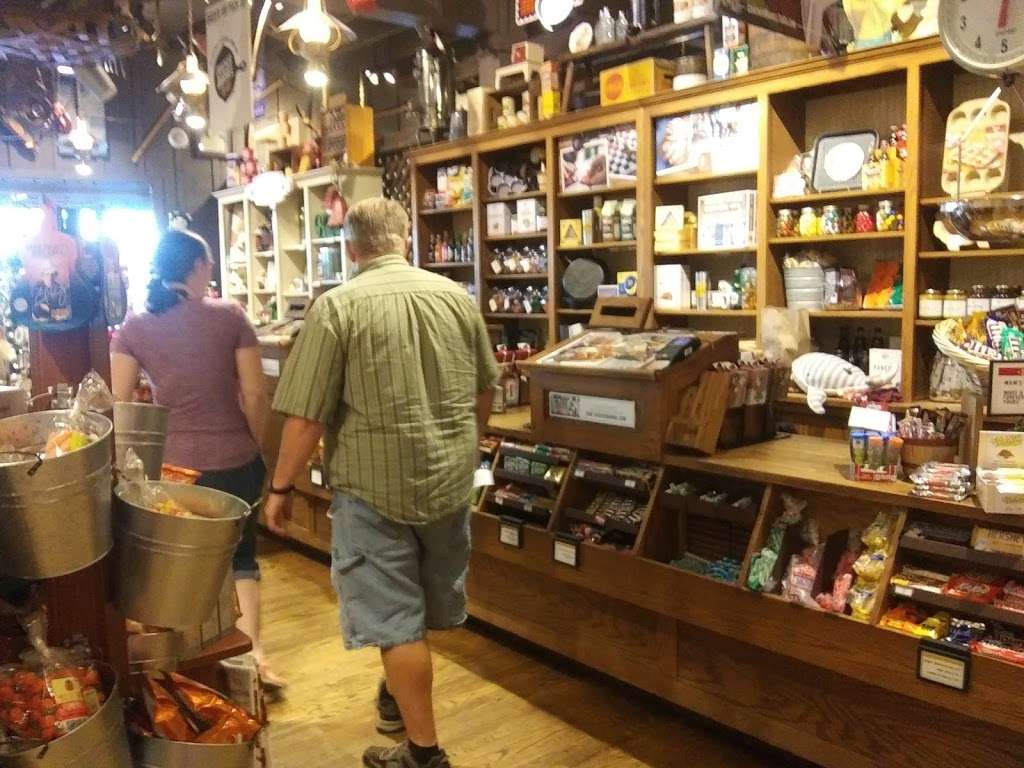 Cracker Barrel Old Country Store | 15 Riverton Commons Plaza, Front Royal, VA 22630, USA | Phone: (540) 635-8052