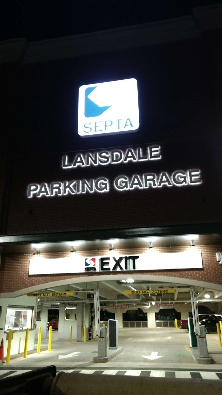 SEPTA Lansdale Parking Garage | 101 W Main St, Lansdale, PA 19446, USA | Phone: (215) 580-3400