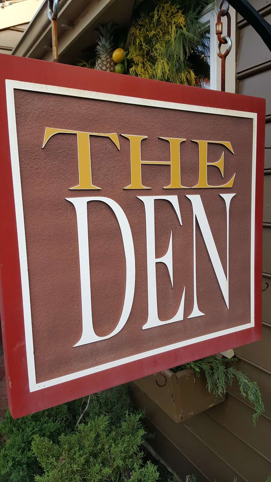The Den | 67 Peddlers Village, Lahaska, PA 18931, USA | Phone: (215) 794-8493