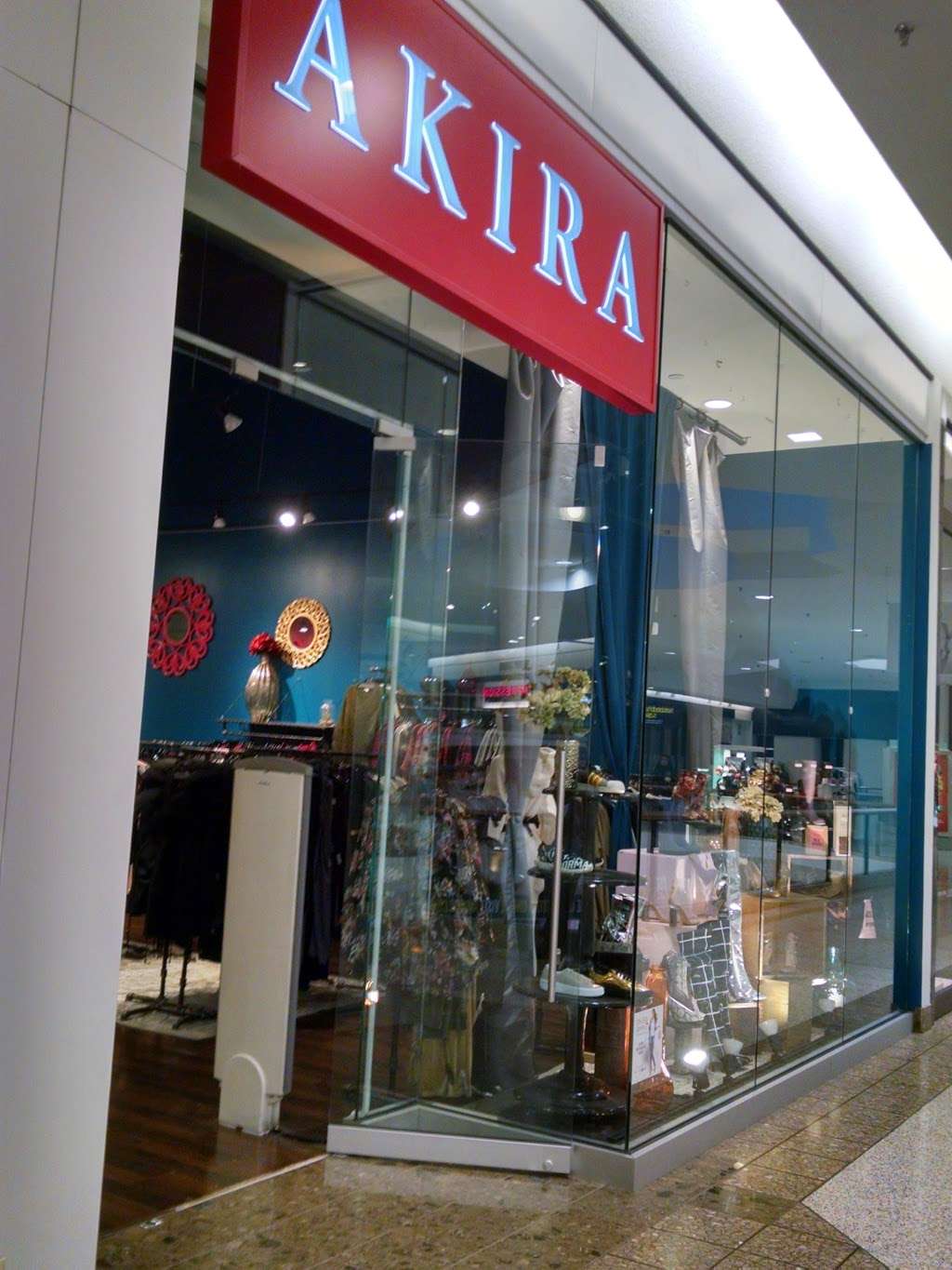 AKIRA | Southlake Mall, 2109 Southlake Mall #820, Merrillville, IN 46410, USA | Phone: (219) 240-9252