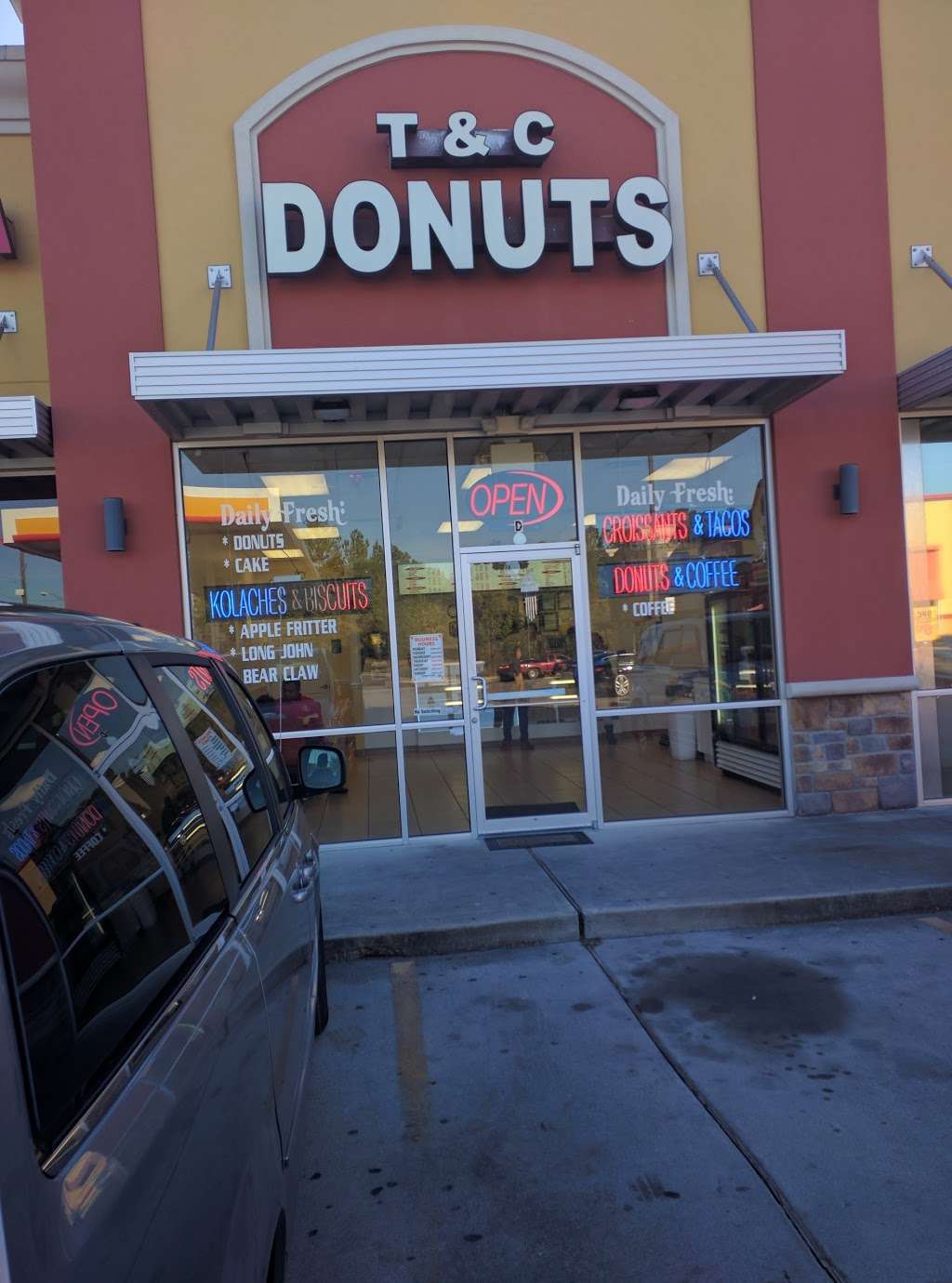T & C Donuts | 8245 Mills Rd, Houston, TX 77064, USA | Phone: (281) 477-3133