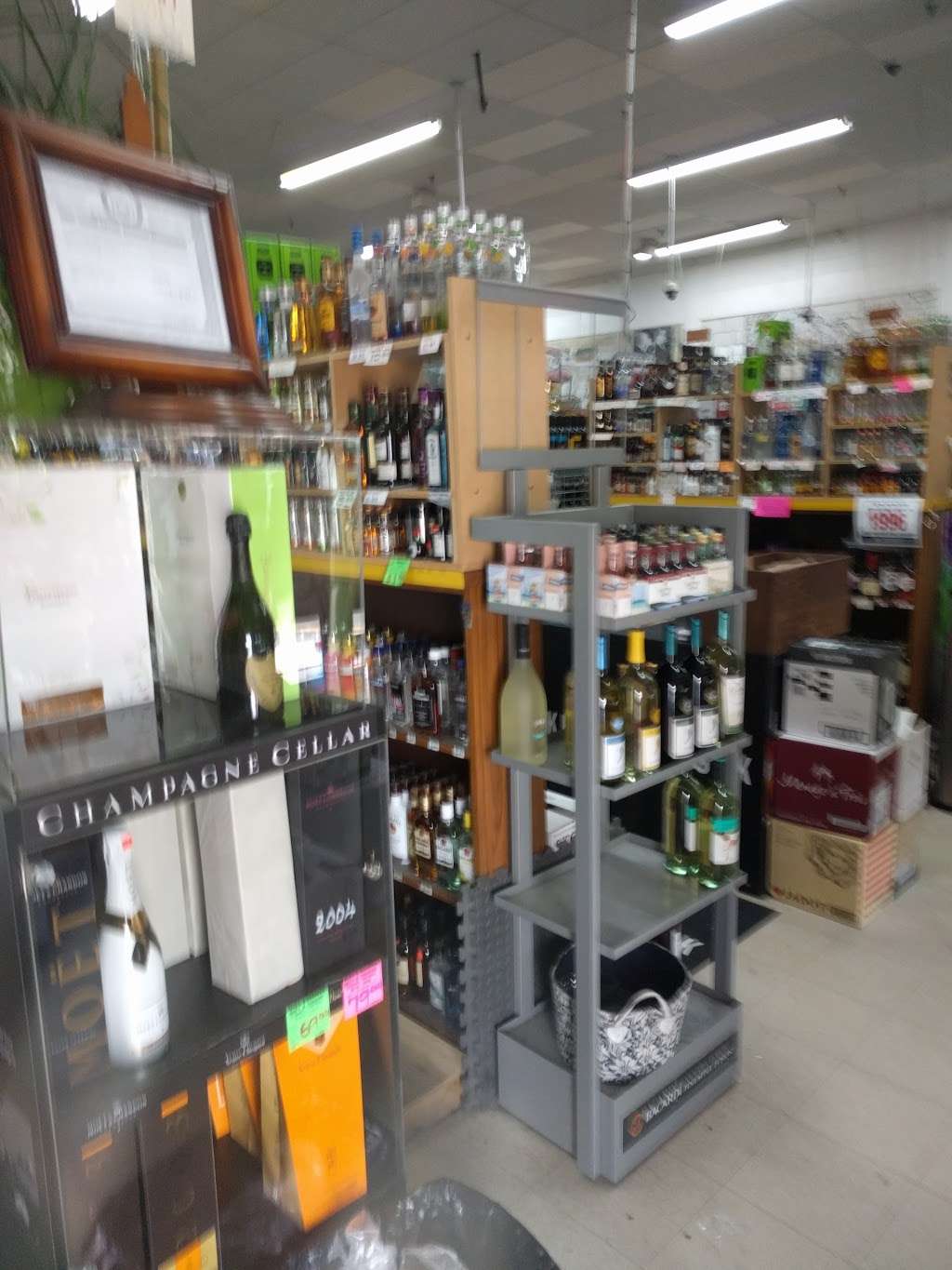 Shopping Center Wine and Liquor | 3008 E Main St, Cortlandt, NY 10567, USA | Phone: (914) 528-1600