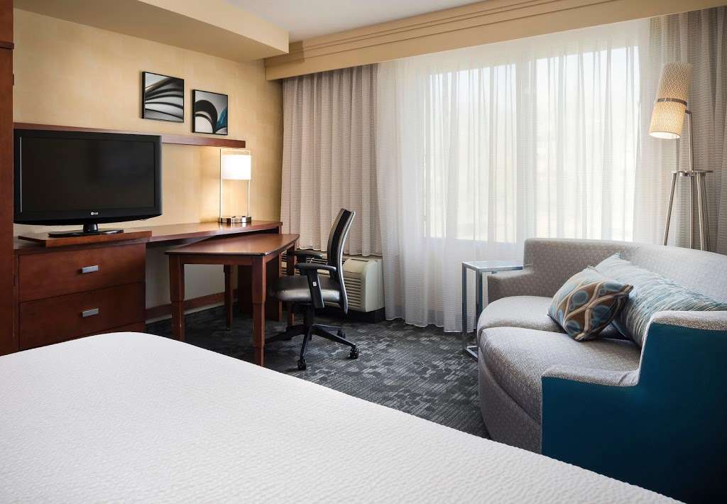 Courtyard by Marriott Kansas City Shawnee | 17250 Midland Dr, Shawnee, KS 66217 | Phone: (913) 631-8800