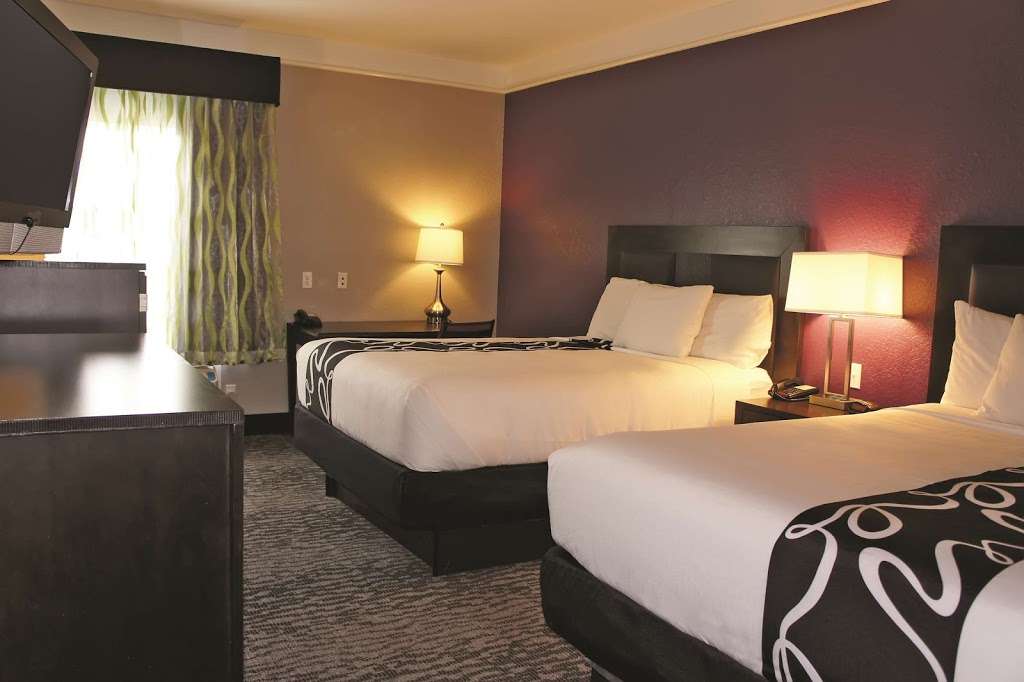 La Quinta Inn & Suites Pearland | 9002 Broadway St, Pearland, TX 77584, USA | Phone: (281) 412-5454