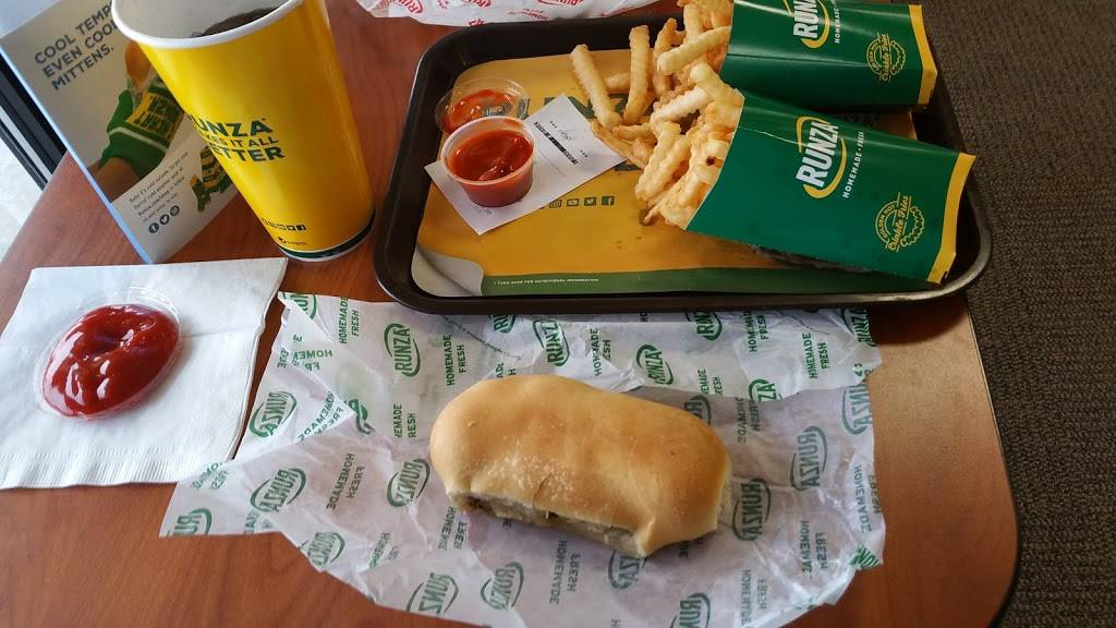 Runza Restaurant | 15757 Center West Hadan Dr, Bennington, NE 68007, USA | Phone: (402) 991-7118