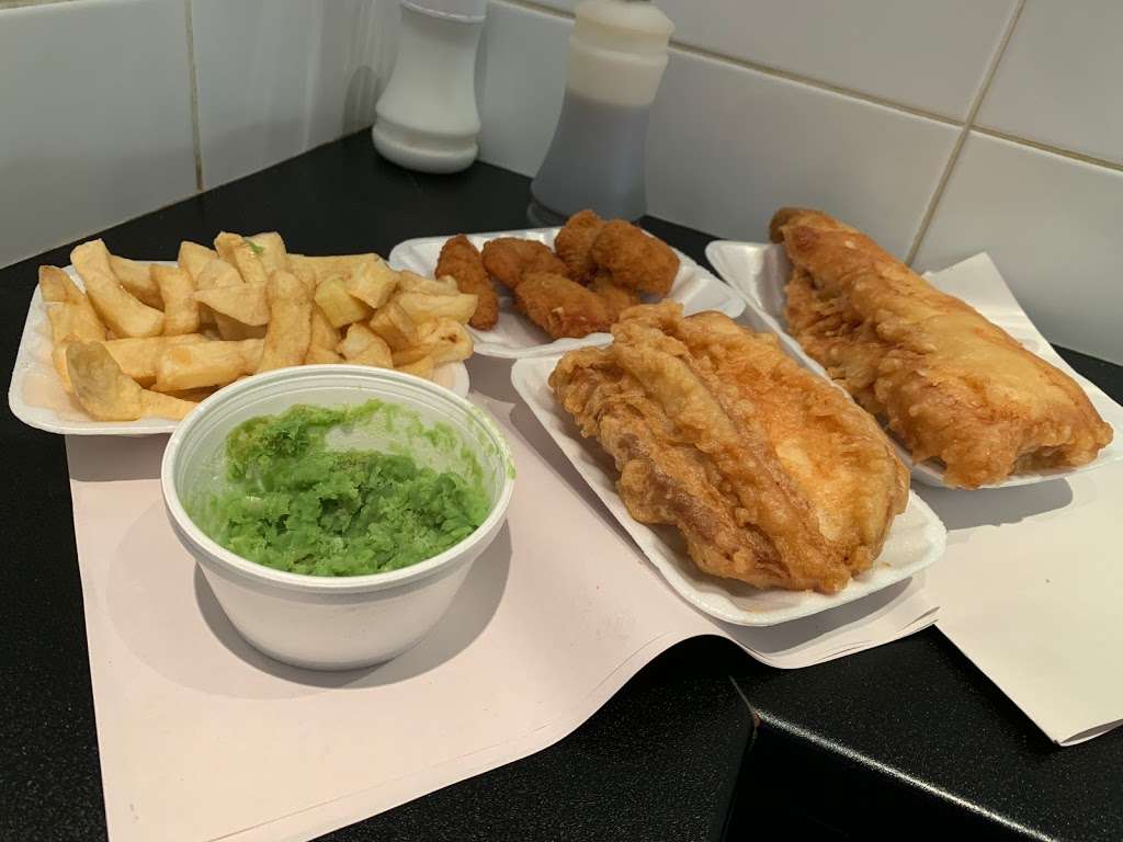 Humphreys Fish Shop | 3 The Parade, Meopham, Gravesend DA13 0JL, UK | Phone: 01474 813810