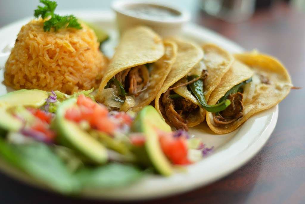 Maza Tex-Mex | 2040 W Northwest Hwy Ste 140, Dallas, TX 75220, USA | Phone: (469) 620-6490