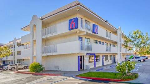 Motel 6 Phoenix West | 1530 N 52nd Dr, Phoenix, AZ 85043, USA | Phone: (602) 272-0220