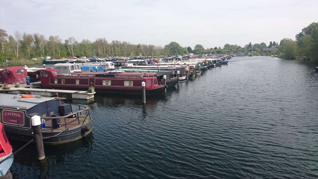 Roydon Marina Village | Roydon CM19 5EJ, UK | Phone: 01279 792777