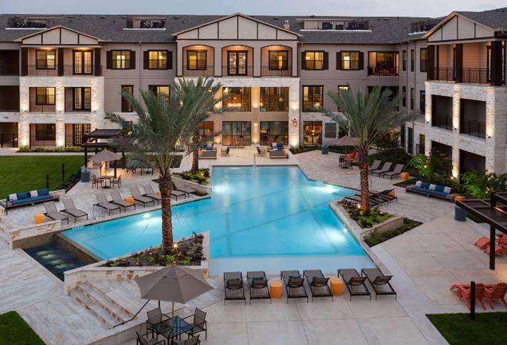 Fox Corporate Housing | 3 Brakendale Place, The Woodlands, TX 77389 | Phone: (281) 978-4499