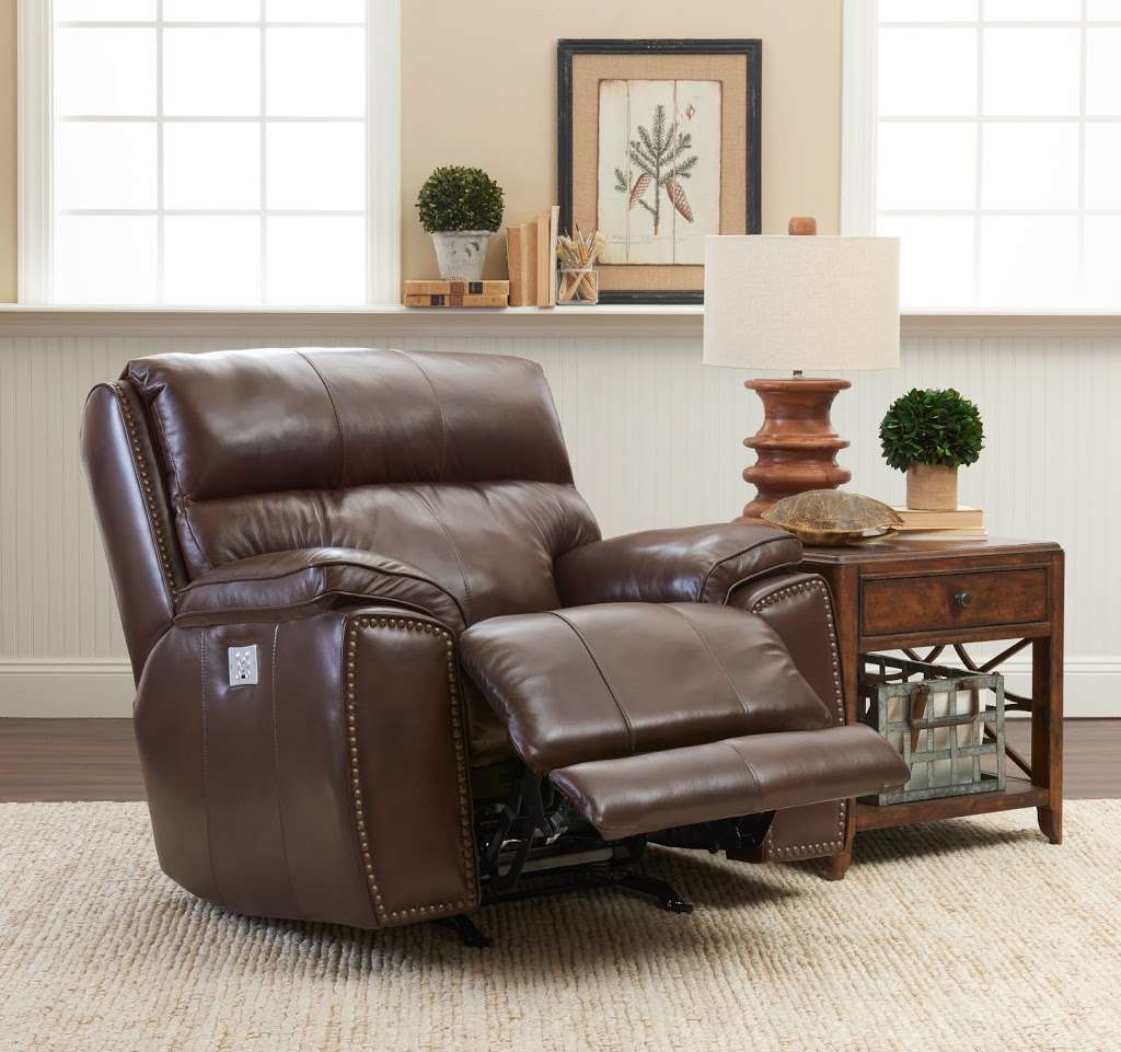 Howard Hill Furniture | 7937 S Crescent Blvd, Pennsauken Township, NJ 08109, USA | Phone: (856) 663-0560