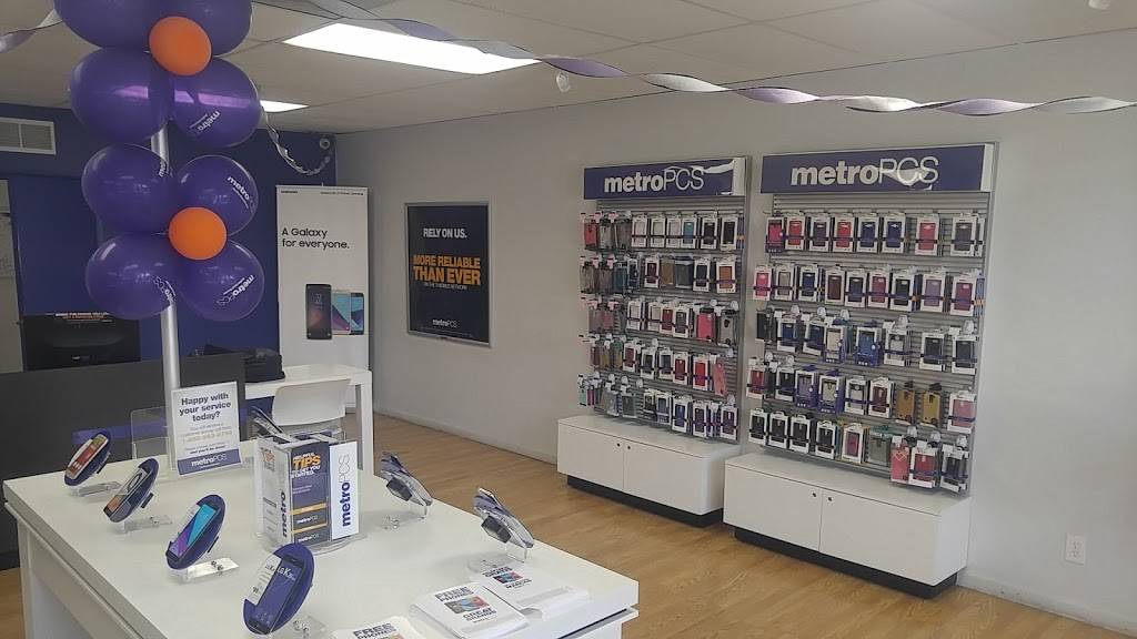 Metro by T-Mobile | 1455 W Highland Ave Ste 114, San Bernardino, CA 92411 | Phone: (909) 402-4065