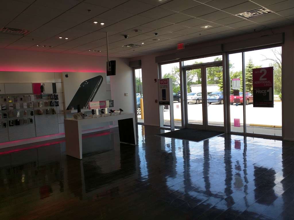 T-Mobile | 1007 S Rand Rd, Lake Zurich, IL 60047, USA | Phone: (847) 550-1425
