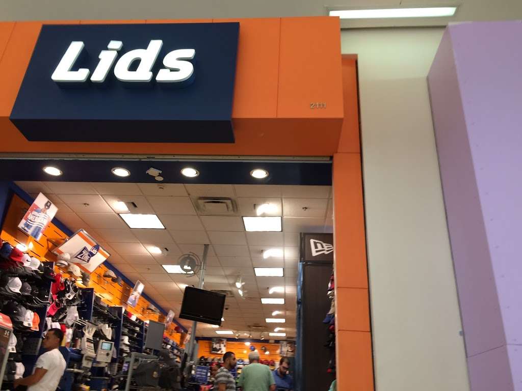 Lids | 2111 Montebello Town Center, Montebello, CA 90640, USA | Phone: (323) 722-3394