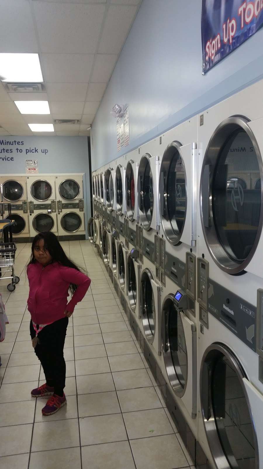 Schiller Park Super Laundry | 3922 25th Ave, Schiller Park, IL 60176, USA | Phone: (847) 233-9144