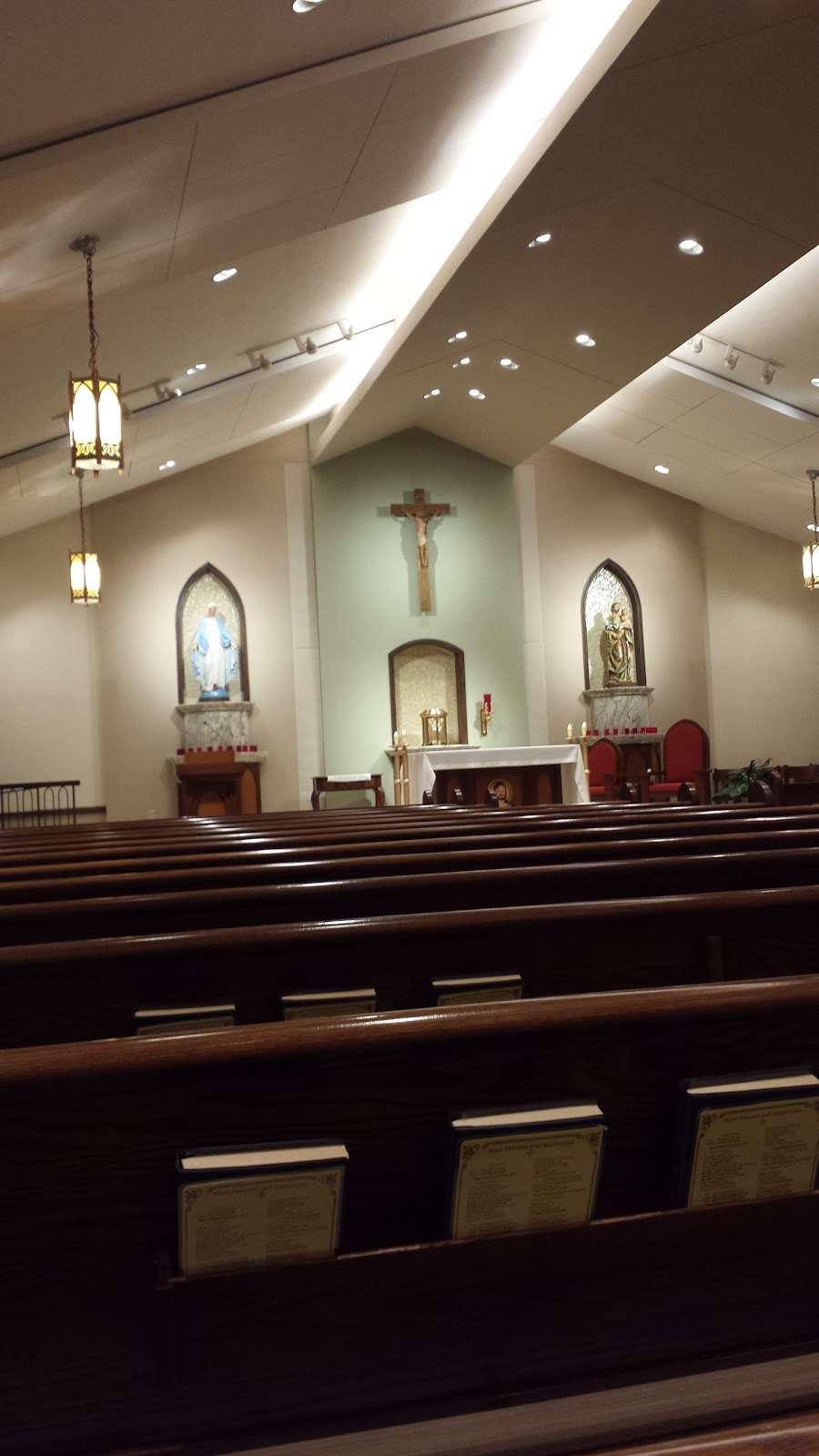 Sacred Heart of Jesus Church | 410 Pearl St, Cicero, IN 46034, USA | Phone: (317) 984-2115
