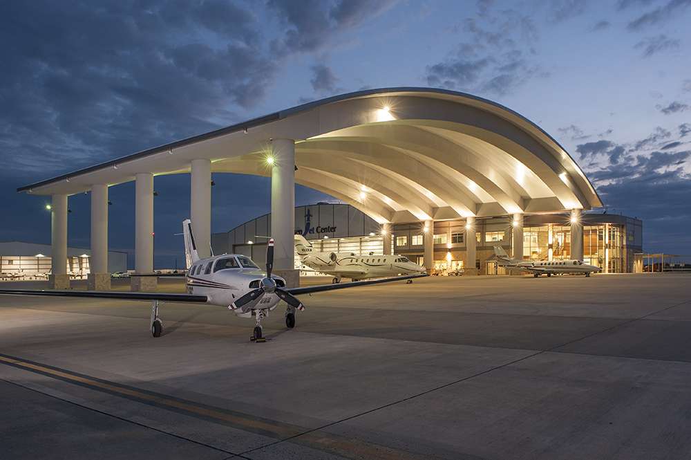 Houston Executive Airport | 1900 Cardiff Rd, Brookshire, TX 77423, USA | Phone: (281) 945-5000