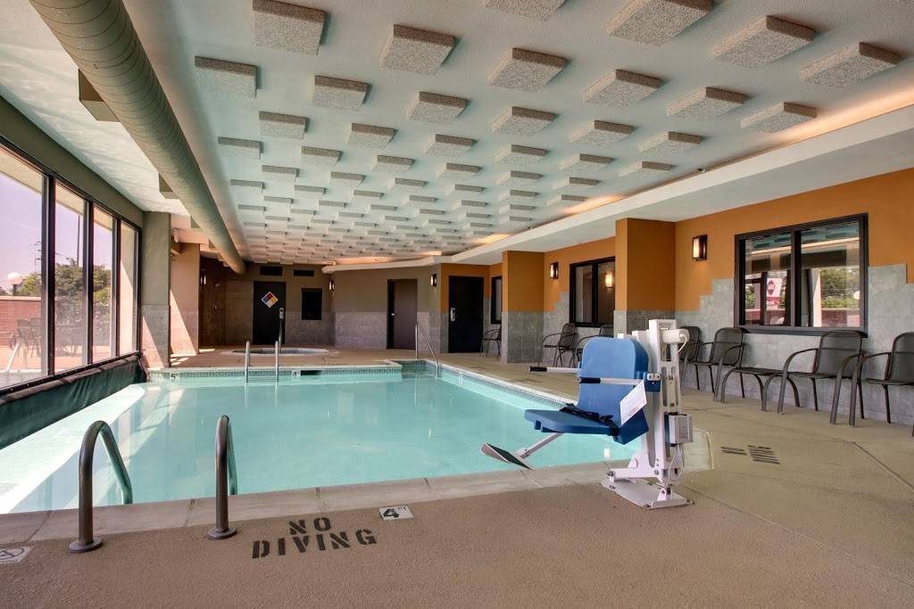 Drury Inn & Suites Greensboro | 3220 W Gate City Blvd, Greensboro, NC 27407, USA | Phone: (336) 856-9696