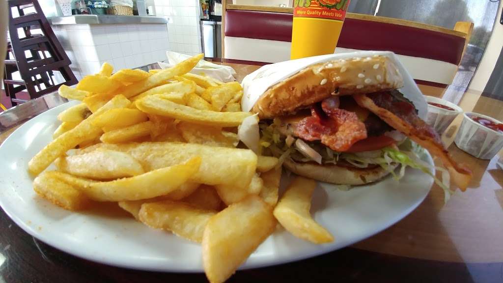 Tams Burgers | 17095 E Foothill Blvd, Fontana, CA 92335, USA | Phone: (909) 357-1713