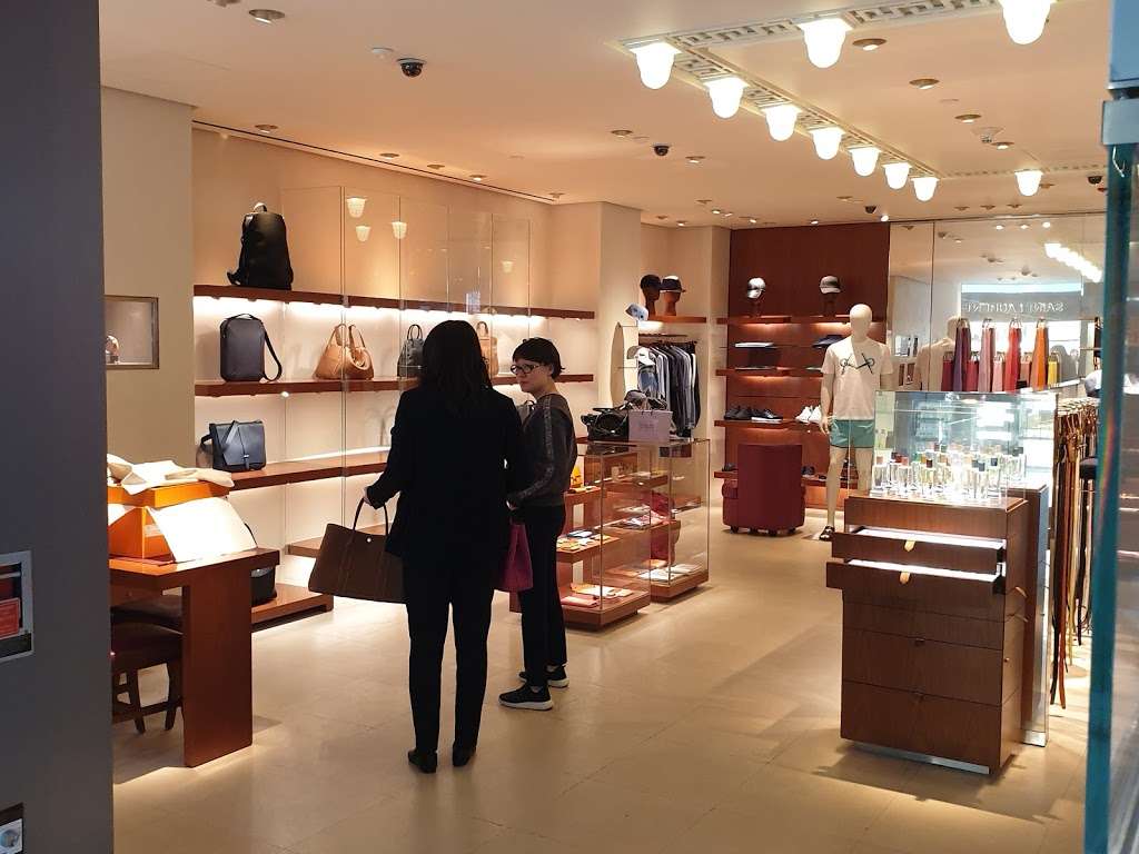 Hermès | JFK International Airport Terminal 1, Jamaica, NY 11434, USA | Phone: (718) 751-2891