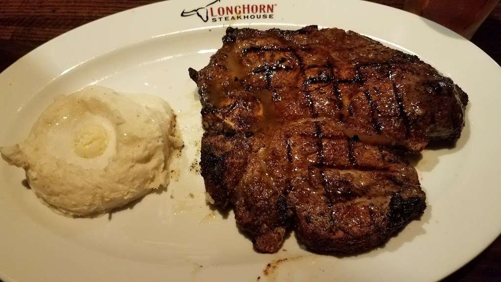 LongHorn Steakhouse | 1000 Broadhollow Rd, Farmingdale, NY 11735, USA | Phone: (631) 249-0317