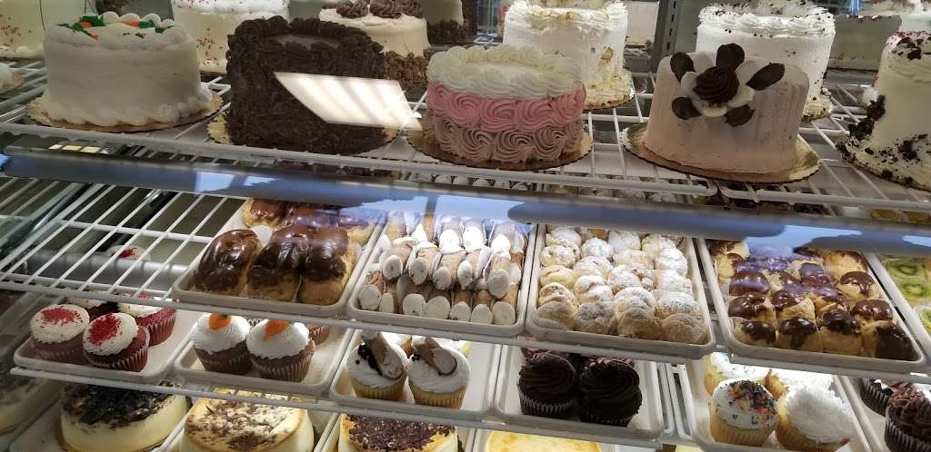 Randolphs Bakery | 300 E Greentree Rd, Marlton, NJ 08053 | Phone: (856) 983-0550