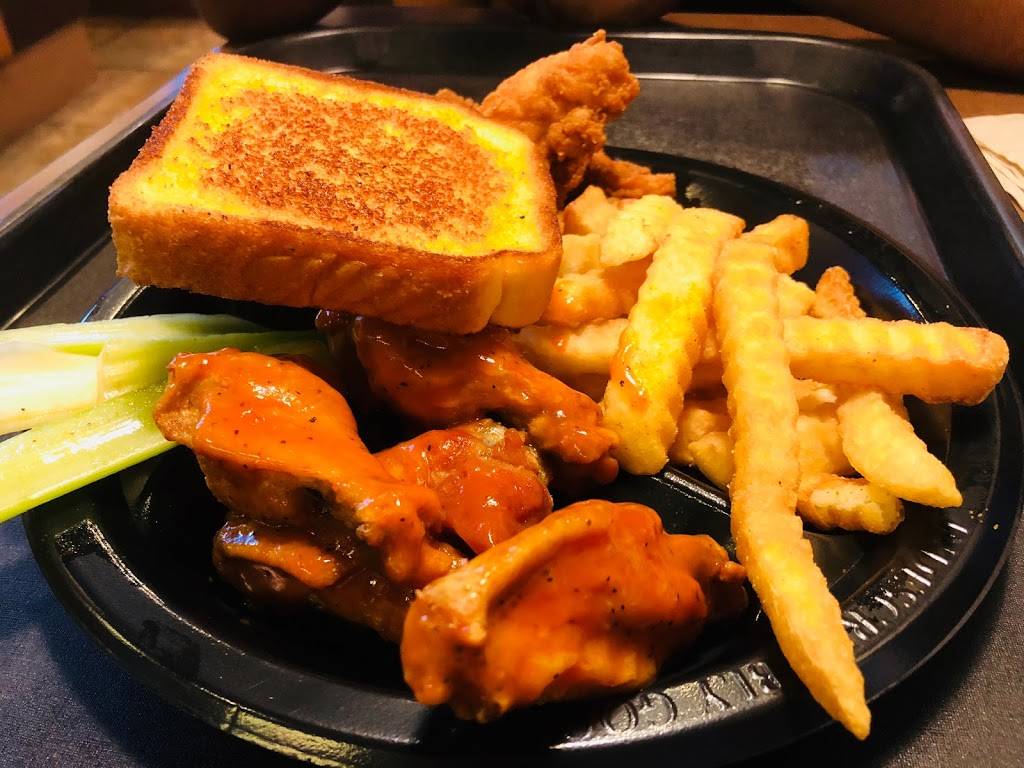 Zaxbys Chicken Fingers & Buffalo Wings | 2735 John Hawkins Pkwy, Hoover, AL 35244, USA | Phone: (205) 987-2022