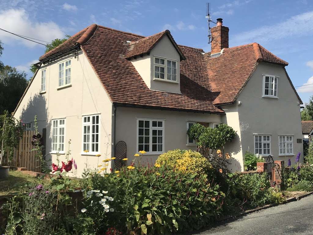 Corner House Luxury BnB, Bed & Breakfast In Little Dunmow | The Street, Dunmow CM6 3HS, UK | Phone: 07956 551727