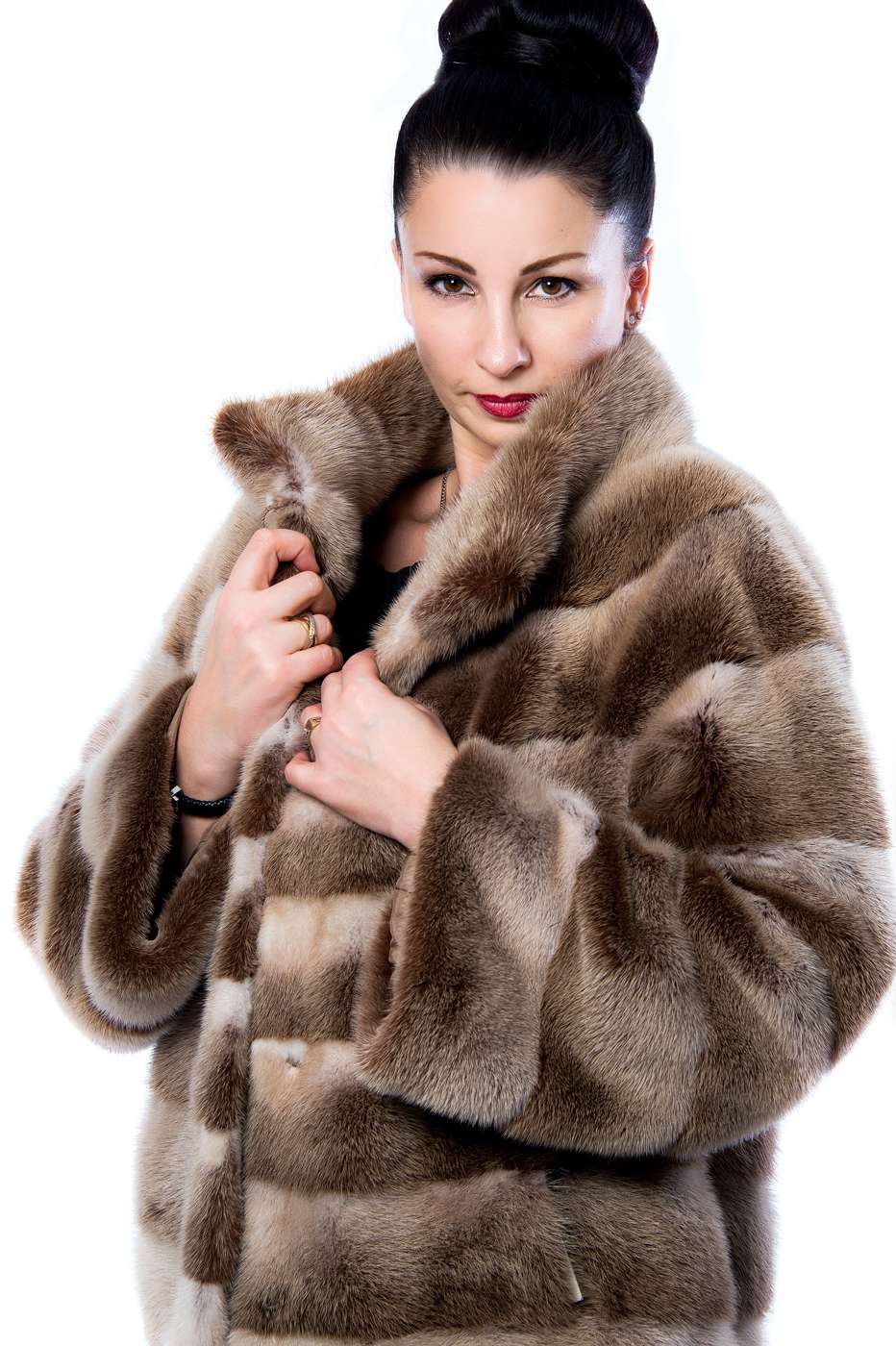 Christos Furs And Leather Design House | 10411 W Cermak Rd, Westchester, IL 60154, USA | Phone: (708) 562-3877