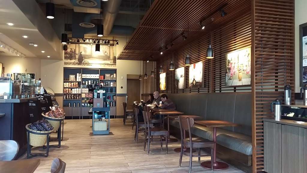 Starbucks | 2060 Skokie Valley Rd, Highland Park, IL 60035 | Phone: (847) 681-0676