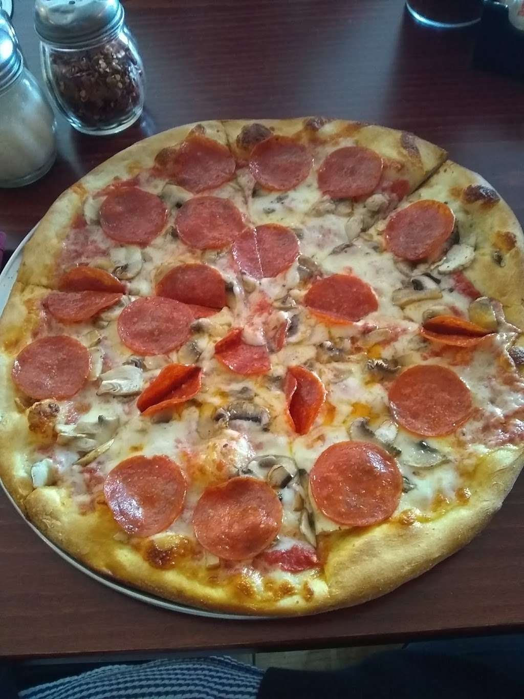 Lindas Pizza and Italian Restaurant Manchester, N.J. | 1900 NJ-37, Manchester Township, NJ 08759, USA | Phone: (732) 941-4150