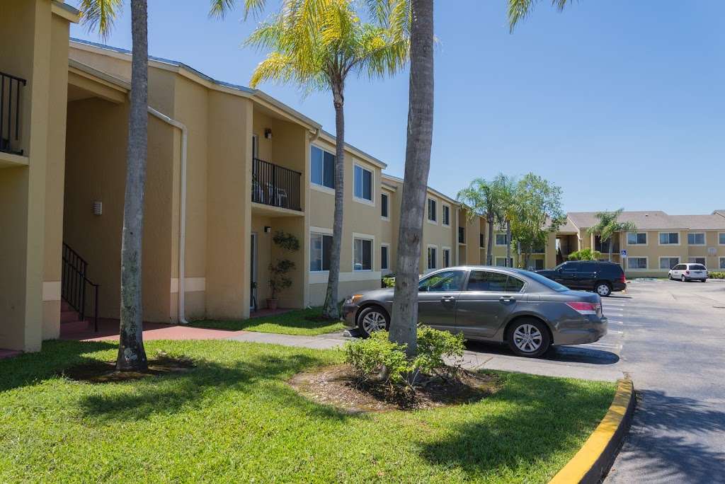 Walden Pond Villas Apartments in Miami, FL | 20880 NW 7th Ave, Miami, FL 33169, USA | Phone: (305) 653-4057