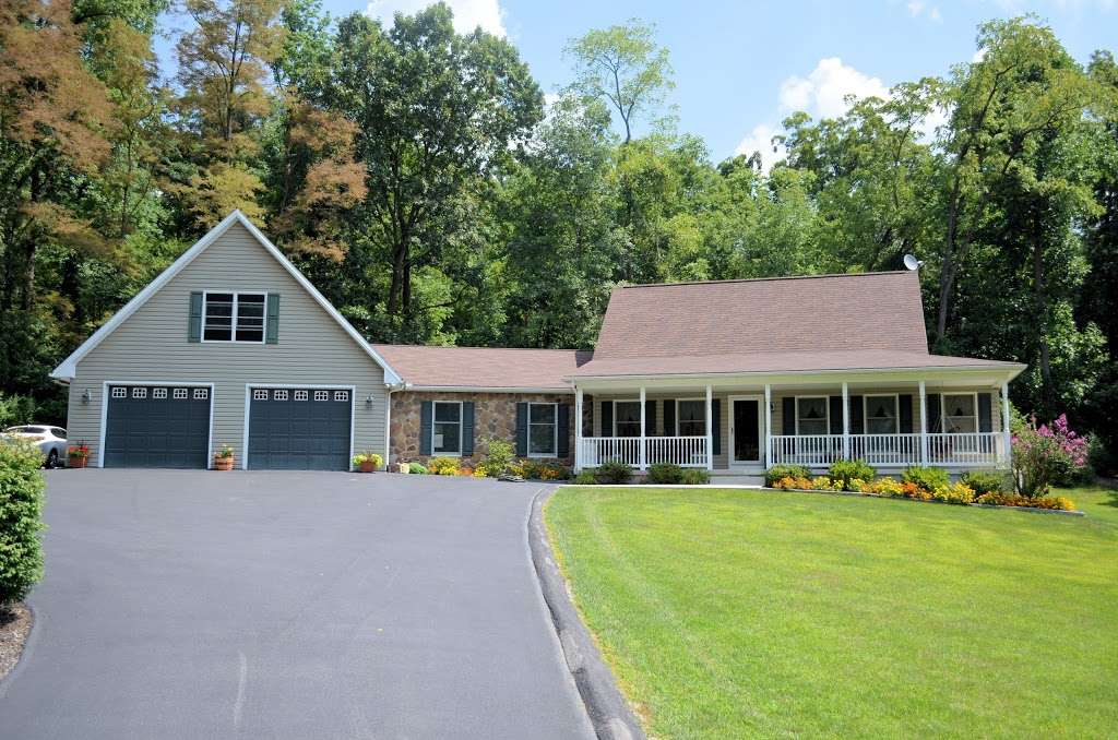 Kim Burton Realtor | 105 Kilpatrick Rd, New Oxford, PA 17350, USA | Phone: (717) 688-0366