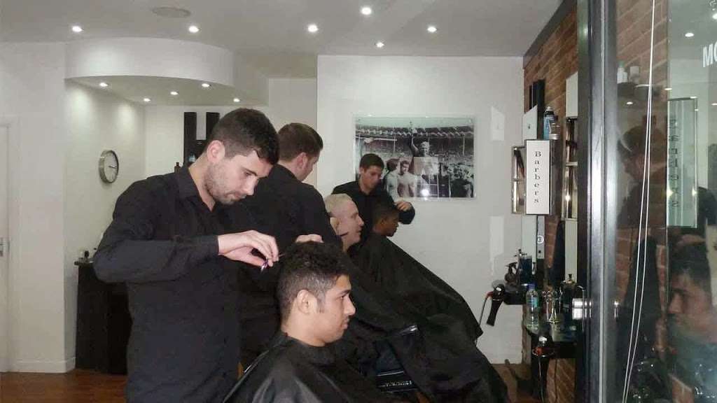 Sharpes Barbers | 4 St Thomas Rd, Brentwood CM14 4DB, UK | Phone: 01277 214000