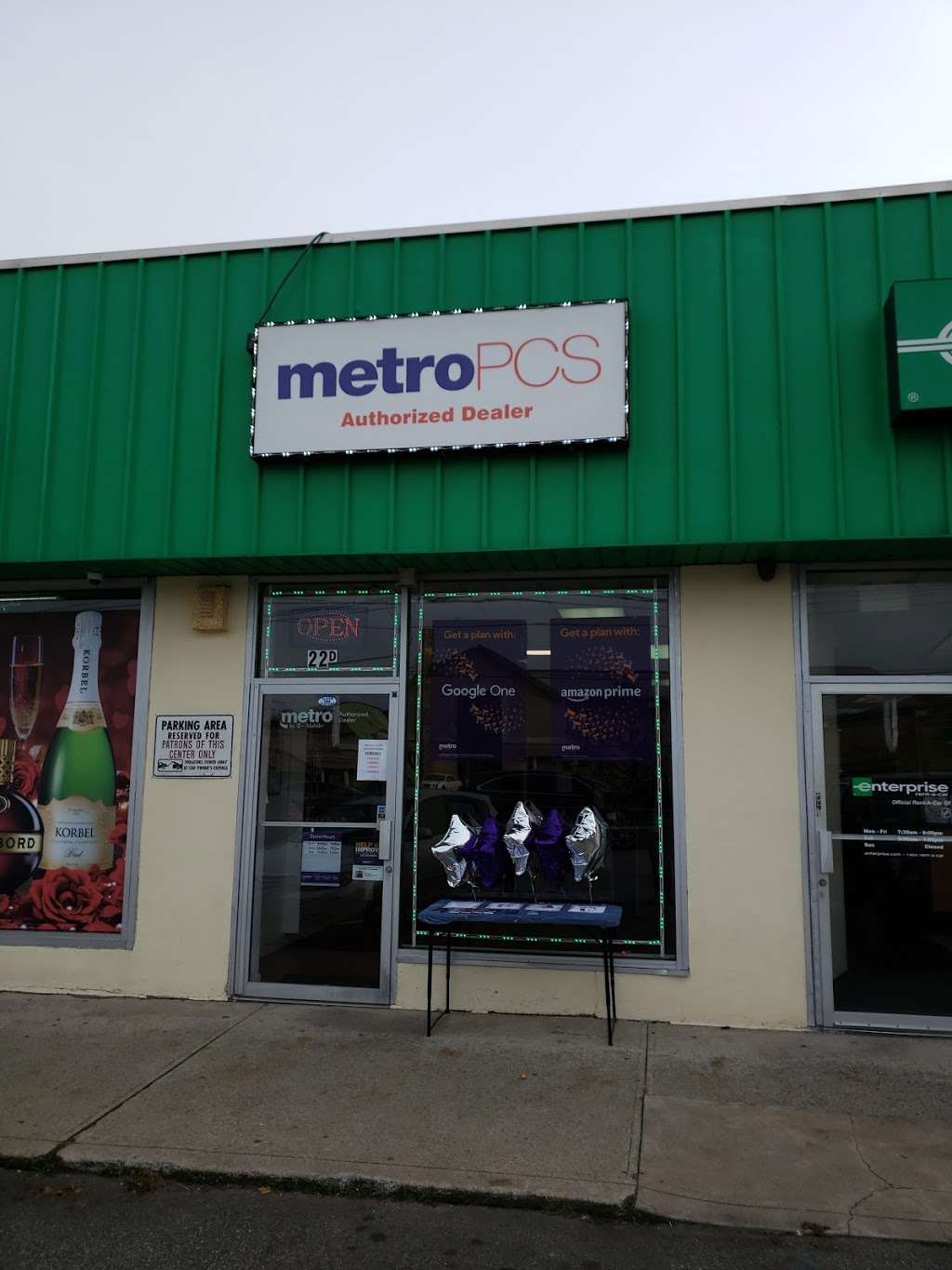 Metro by T-Mobile | 26 Hempstead Turnpike Unit 22, Farmingdale, NY 11735 | Phone: (516) 586-6422